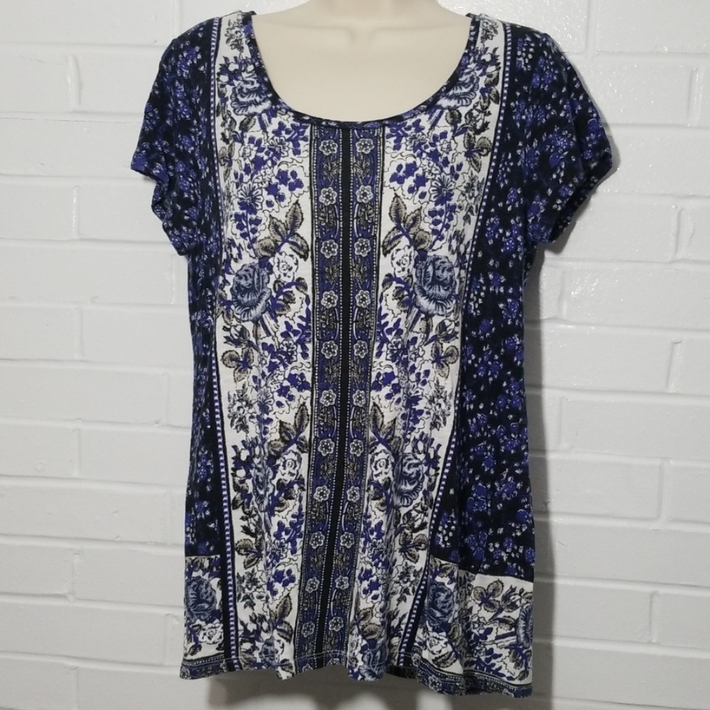 Lucky brand t-shirt blue and white floral size lg